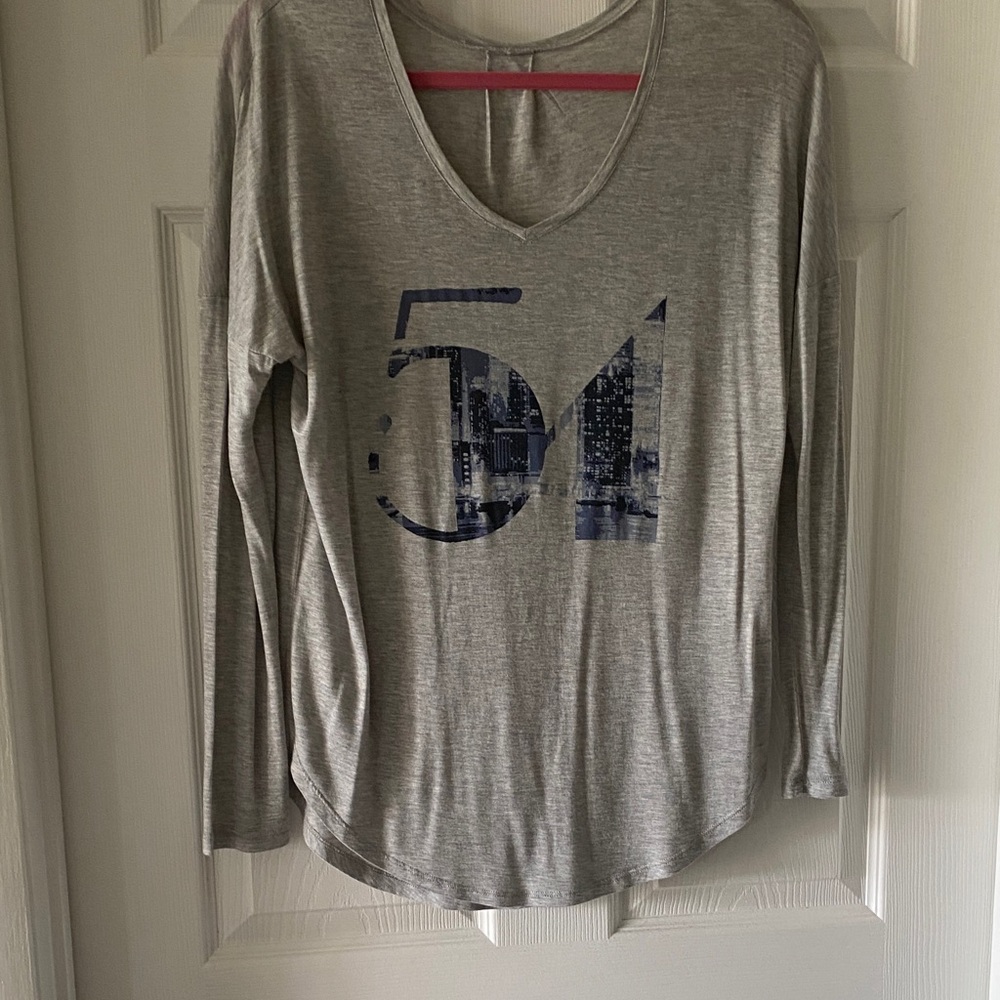 Halston Heritage Light Gray Long-Sleeve V-Neck Tee with Navy Graphic